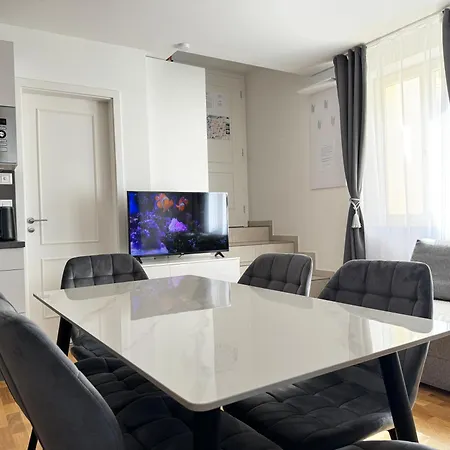 New Modern-style With Balcony In The 2